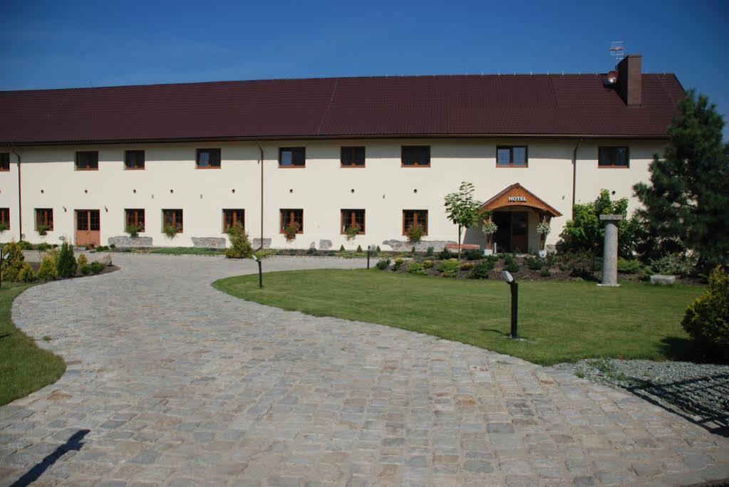 Hotel Karczyce Екстериор снимка